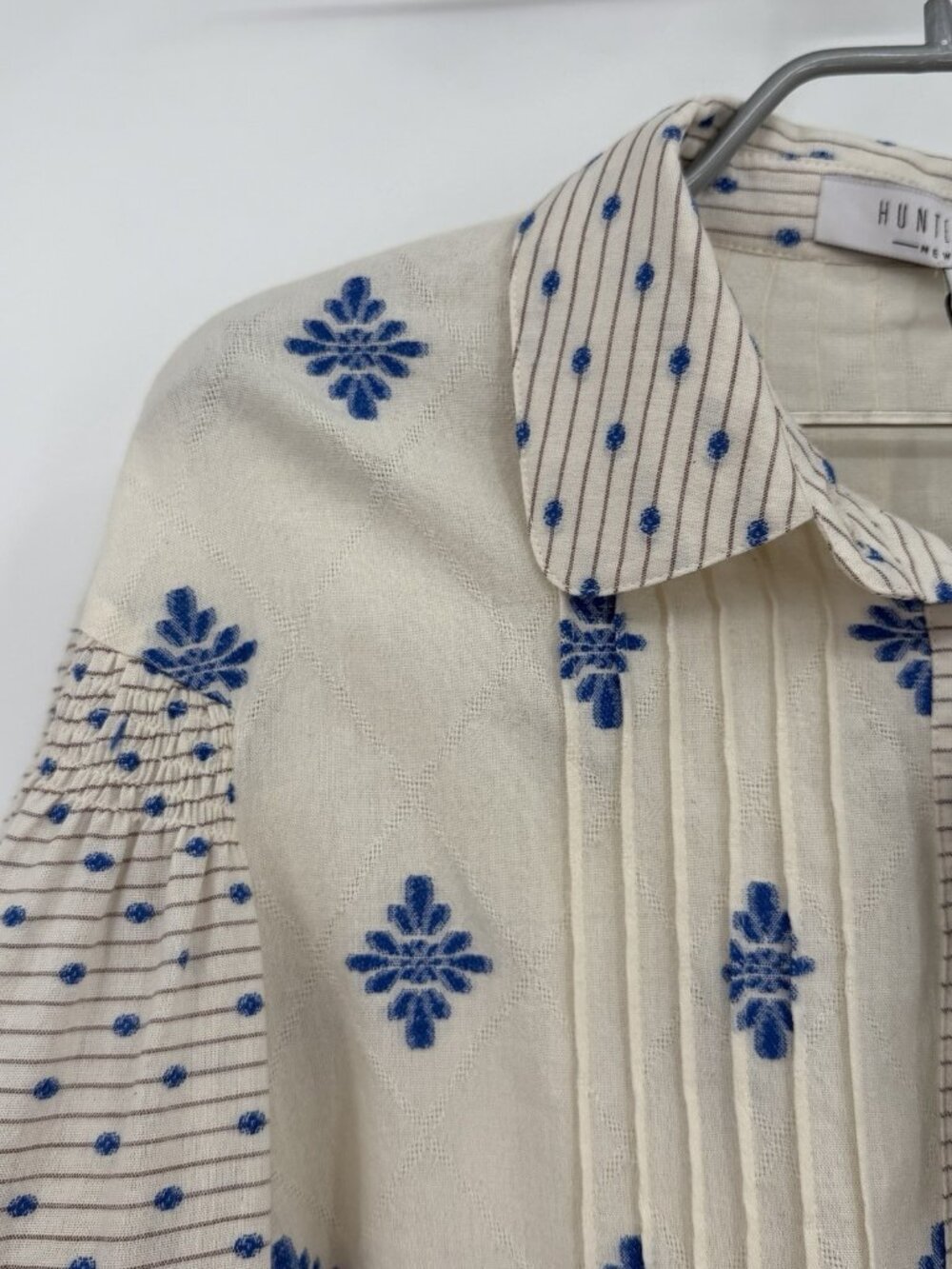 Hunter Bell Ezra Blouse size S Small Cotton Blend Blue Medallion, Cream - Picture 2 of 11